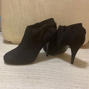 IMPO Portia Bow Suede Booties Black